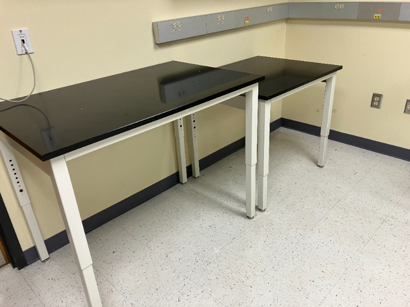 LABORATORY TABLES — photo 1