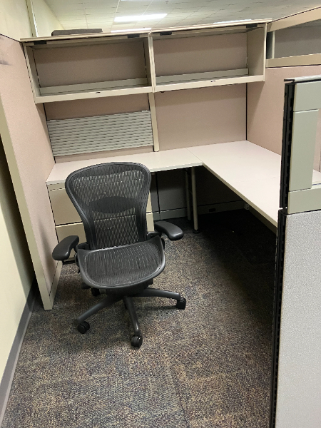 CUBICLES — photo 1