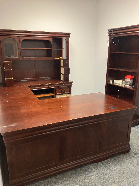 EXECUTIVE OFFICE FURNITURE — photo 1