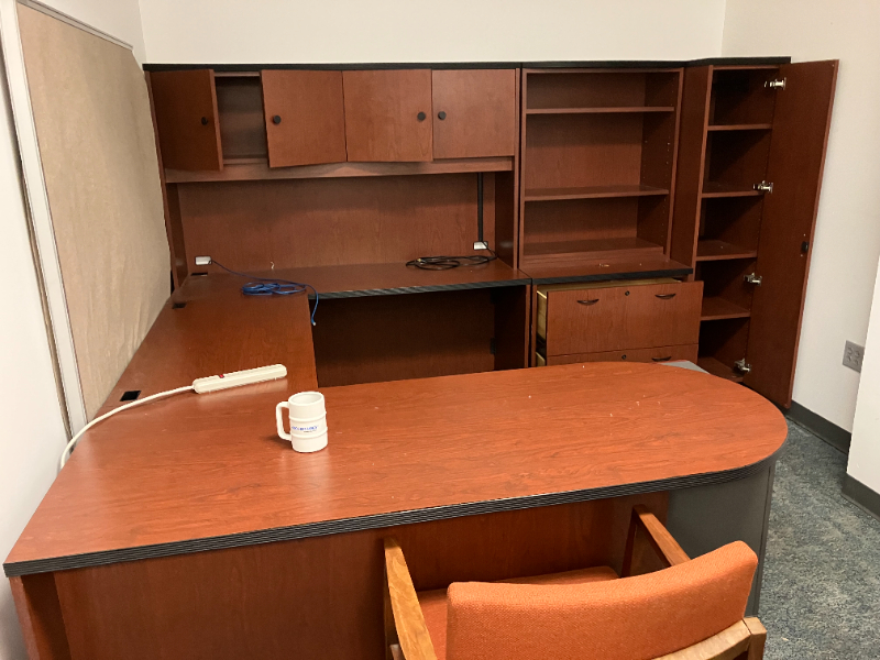 OFFICE FURNITURE — photo 1