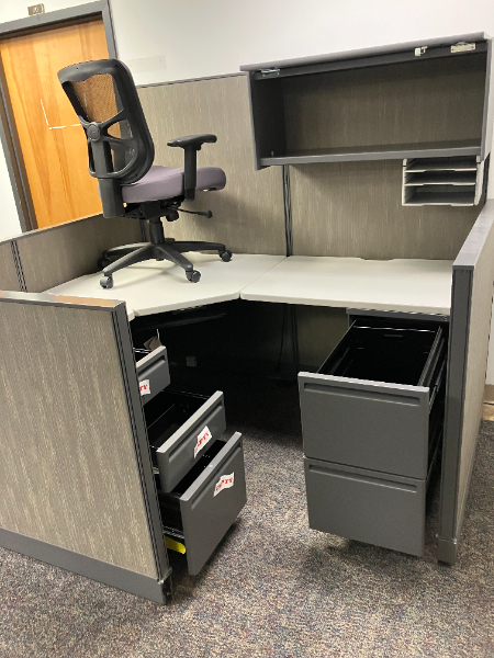 RECEPTIONIST CUBICLE — photo 1