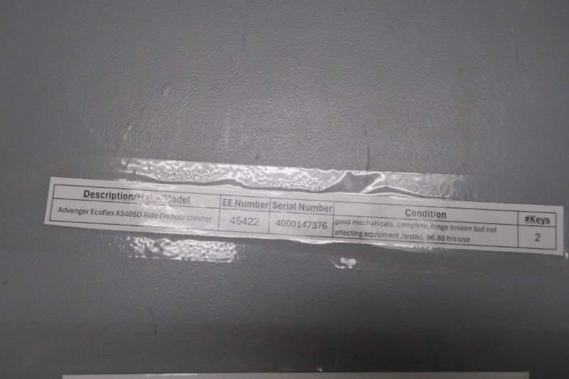 WALK BEHIND SCRUBBING MACHINES X2 — photo 1