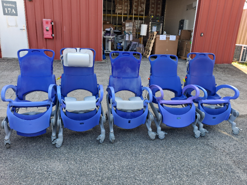 POWERED SHOWER CHAIR — photo 1