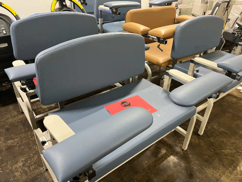BLOOD DRAW CHAIR — photo 1