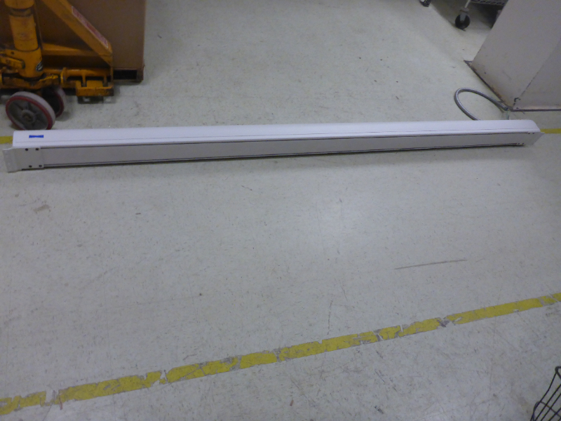 PROJECTOR SCREENS — photo 1
