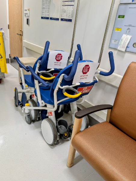 TRANSPORT CHAIR — photo 1