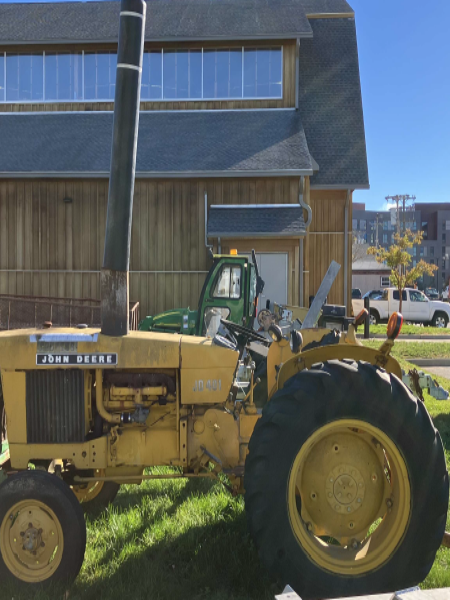 John Deere Tractor — photo 1