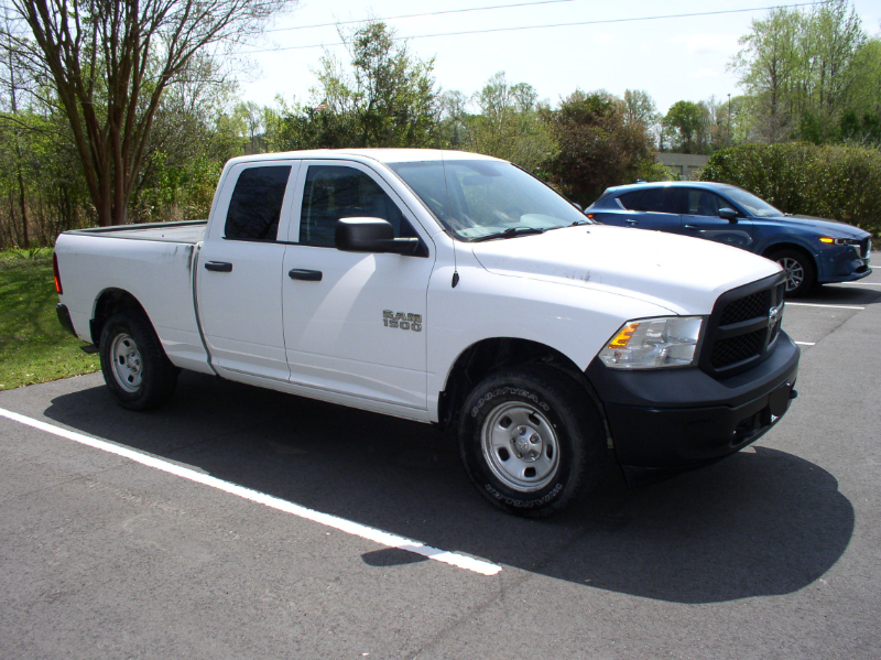 2017 RAM 1500 CREW CAB PICKUP TRUCK 4X4 (WHITE) — photo 1
