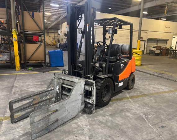 Forklift — photo 1