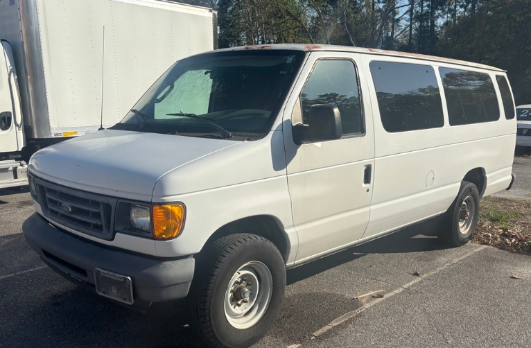 2007 Ford E-350 Super Duty 15-Passenger Van — photo 1