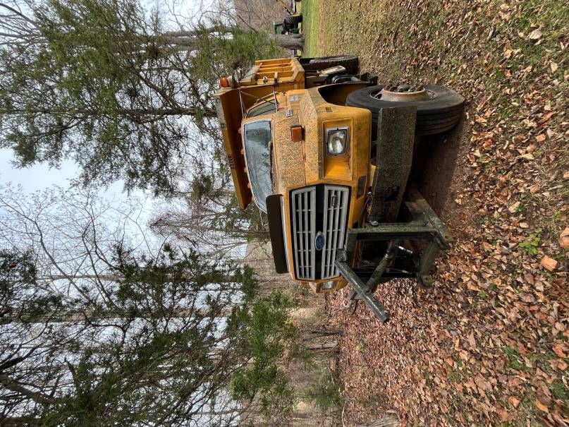 1992 Ford F800 — photo 1