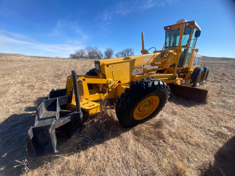 1980 John Deere 670A Road Grader — photo 1