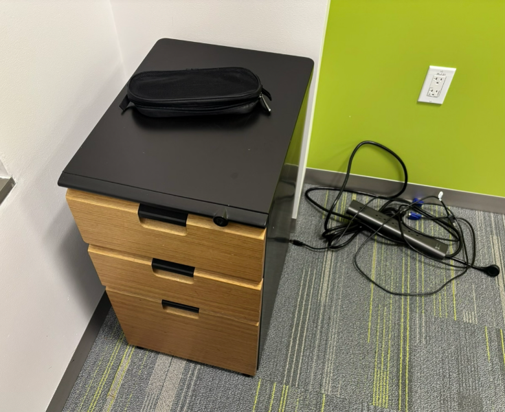 3 drawer file cabinet — photo 1