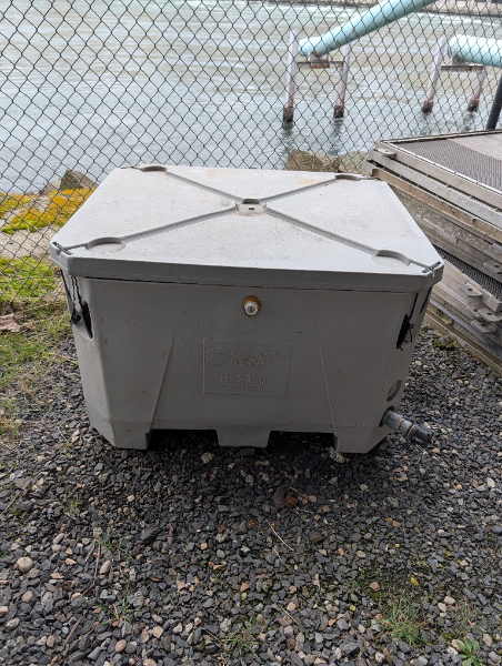 TOTE-TUB-TROUGH — photo 1
