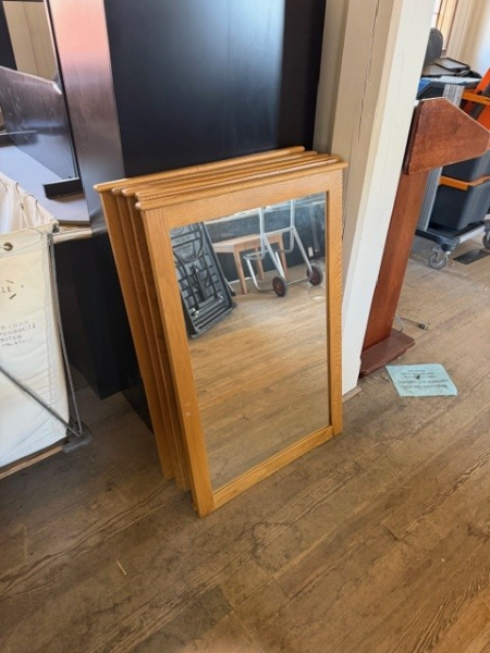 LINEN CARTS-MIRRORS-TVS — photo 1