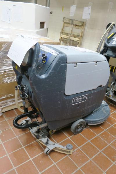 WALK BEHIND SCRUBBING MACHINES X2