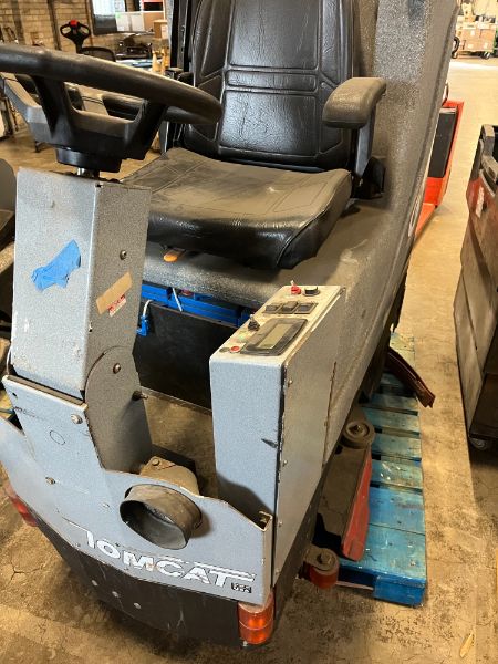 Riding Floor Scrubber