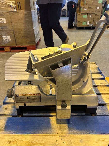 MEAT SLICING MACHINE