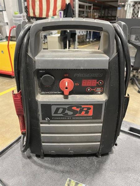 AUTOMOTIVE JUMP STARTER