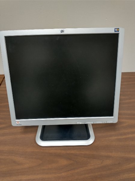 HP L1910 19" monitor — photo 1