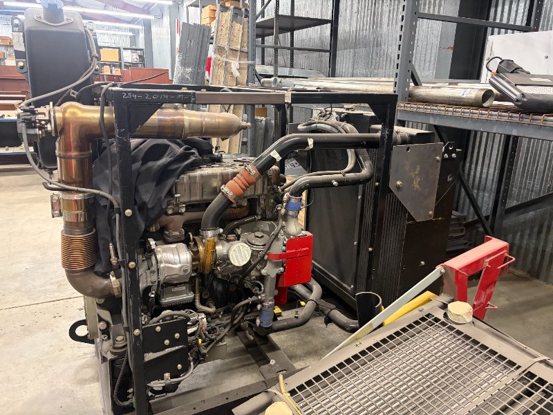 Mercedes Benz Diesel Engine — photo 1