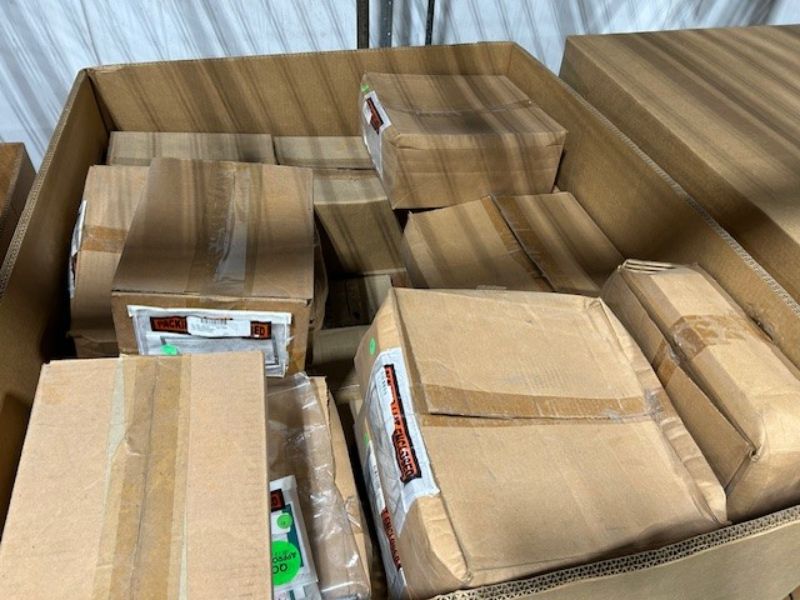 (1) LOT OF VARIOUS AIRCRAFT ACCESSORIES AND COMPONENTS