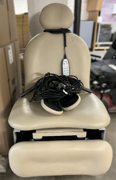 HEAD-CENTRIC PROCEDURE CHAIR — photo 1