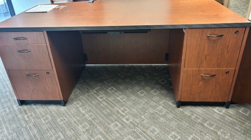 Office Desk — photo 1