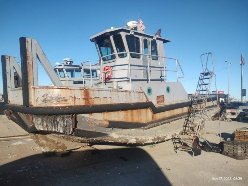 2007 29 Foot Barrier Boat