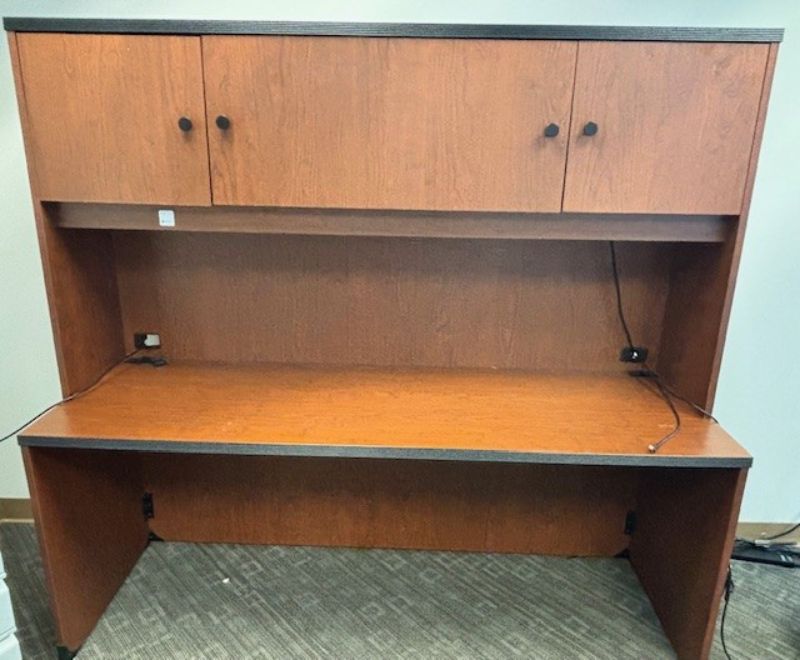 Desk with 4 door overhead