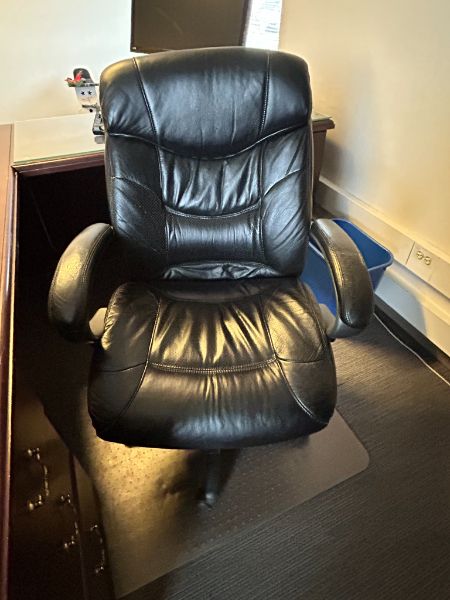 BLACK LEATHER OFFICE CHAIR