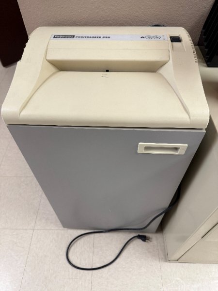 FELLOWES POWERSHRED 220 SHREDDER — photo 1