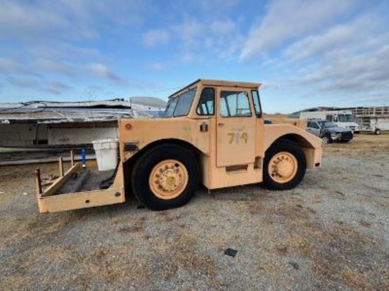 AIRCRAFT TOWING TRACTOR