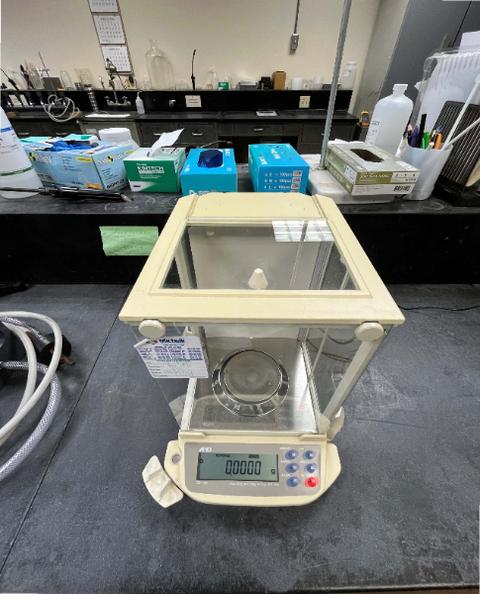 4 Analytical Balances