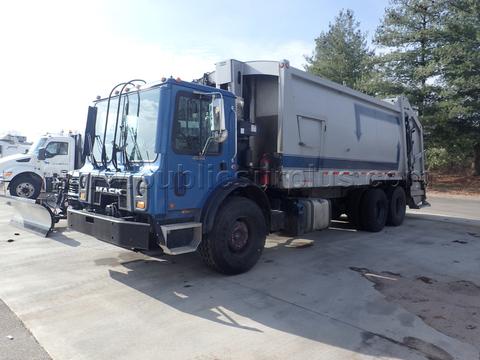2012 Mack MRU613 / Ez-Pack Rear Loader
