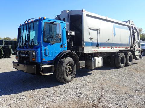 2012 Mack MRU613 / Ez-Pack Rear Loader