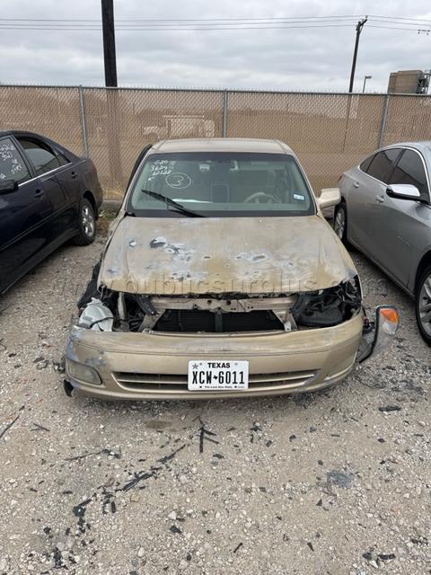 2025003629 2001 Toyota Avalon gold