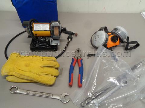 101/13262-Grinder and tools