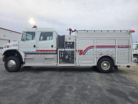 2001 Freightliner FL80. 4X4