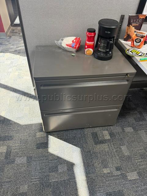 SW - Metal filing cabinet