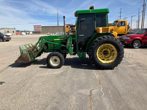 1999 JOHN DEERE TRACTOR WITH 520 LOADER