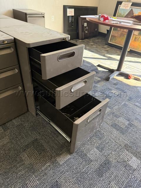 Gray Filing Cabinet - 3 drawers - NO KEYS.