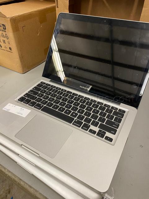 Lot of (5) MacBook Pro
