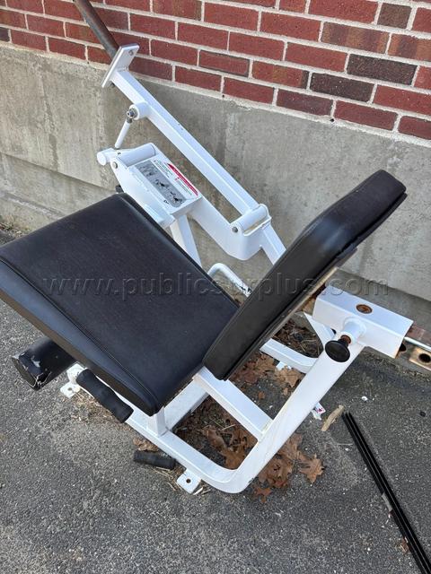Plate Loaded Leg Extension machine