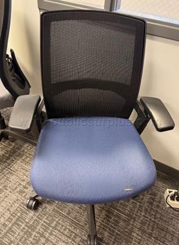 MESHBACK OFFICE CHAIR WITH BLUE SEAT