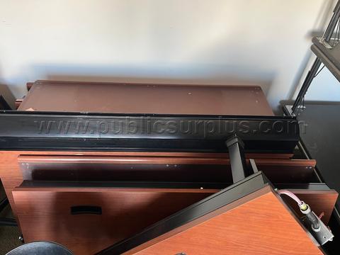 Interconnected table/desks