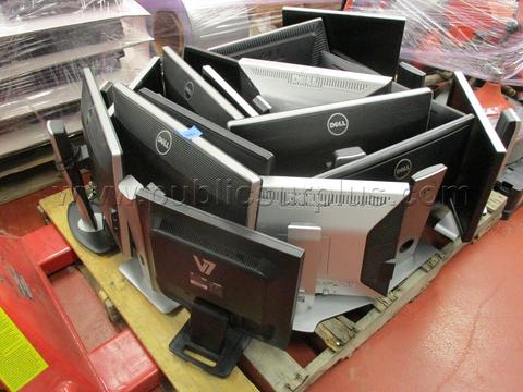 Pallet #40  18 desk top Monitors
