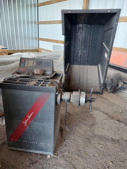 FMC MODEL NUMBER 4100SC WHEEL BALANCER