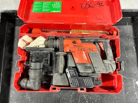 Lot 876E - HAMMER DRILL