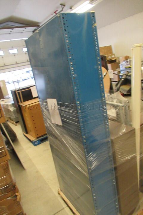 BOOKSHELVES / PROJECTOR SCREEN - PALLET 802